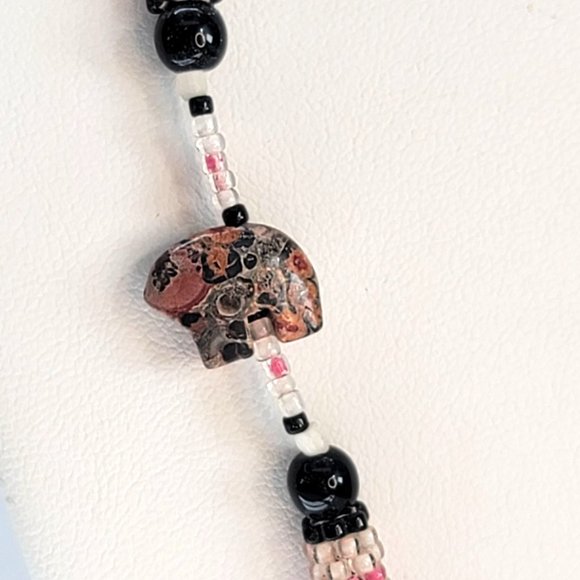Bear Agate Stone Necklace with Glass Beads in Red, Black and Pink Jewelry DH802 - Picture 3 of 7